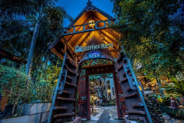 Suankaew​ Art​ Hostel​ Chonburi Exterior foto